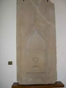 Une ancienne armoire eucharistique (inventaire supplémentaire Monuments Historiques le 21 janvier 2000)